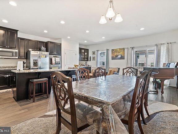 5th image of 2102 Governors Way