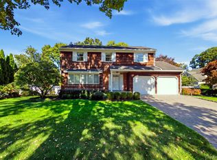 38 Nevinwood Place, Huntington Station, NY 11746