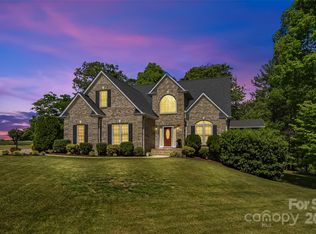 4001 Tanglewood Ln NE, Hickory, NC 28601