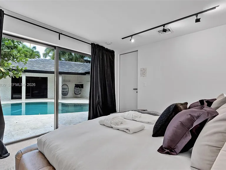 2500 Bayview Dr — Photo 39