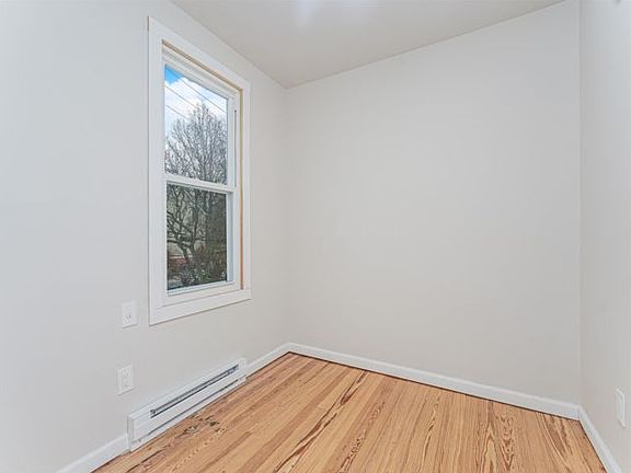 3rd image of 165 Chestnut Ave #2