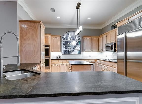5th image of 2613 Wake Forest Dr