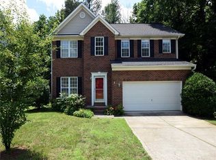 2208 Candlelight Woods Dr, Matthews, NC 28105