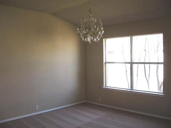 4th image of 200 Shady Brook Dr