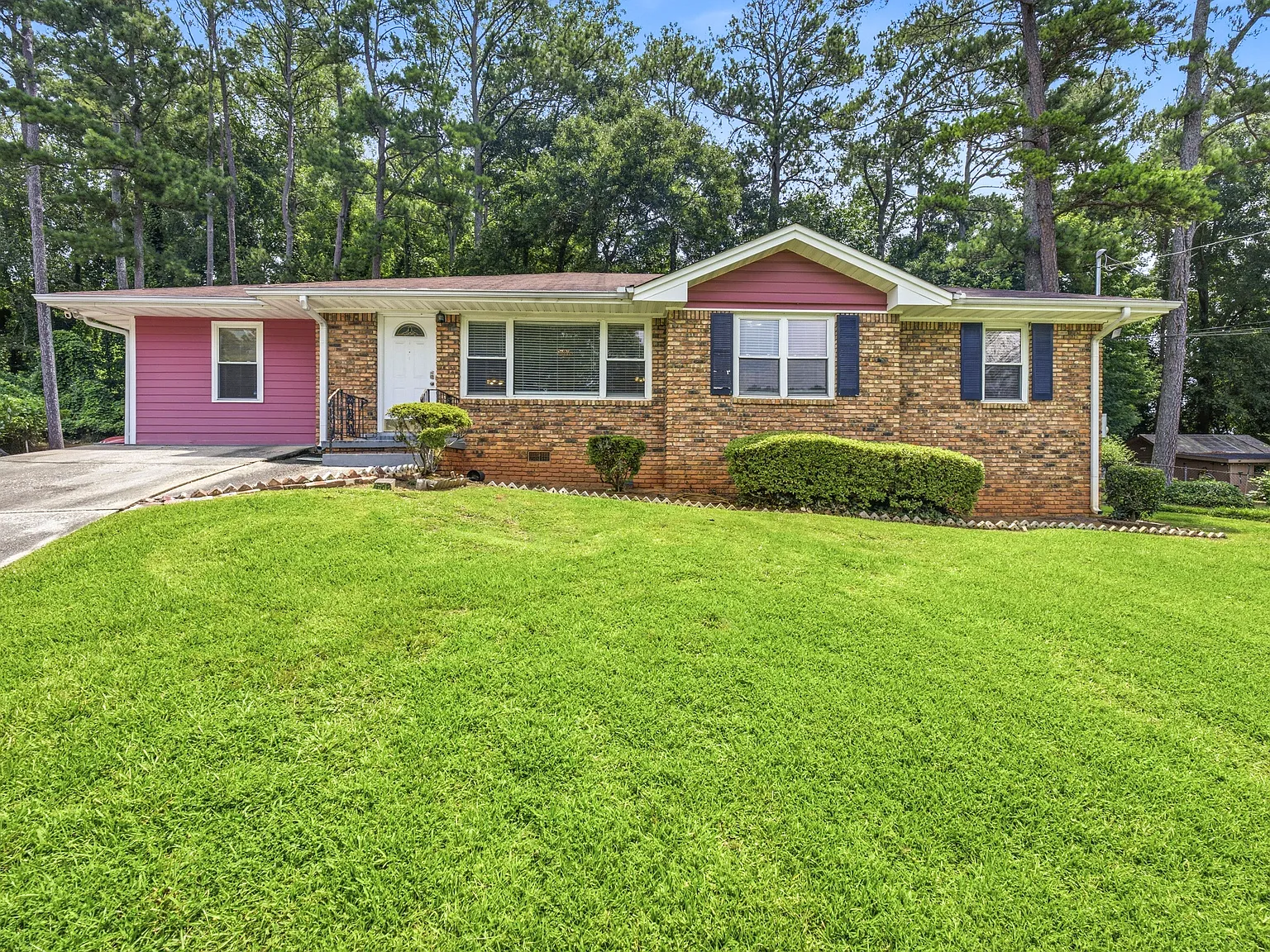 4 bed, 2.0 bath, 1228 sqft, $2,700 — Photo 2