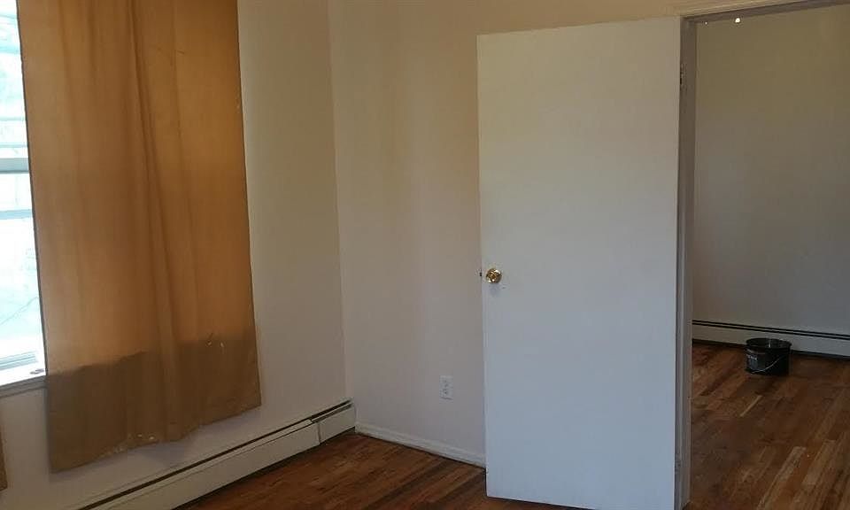 2nd image of 111 Mallory Ave APT 3