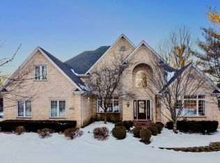 4002 Royal Fox Dr, St Charles, IL