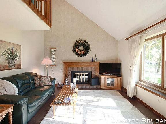 Spacious living room