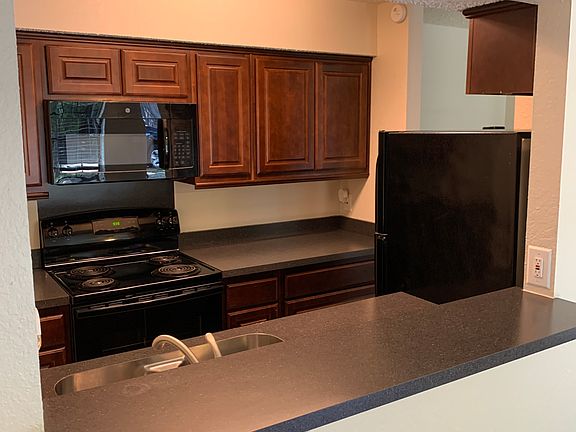 3rd image of 103 E Phillips Dr #2