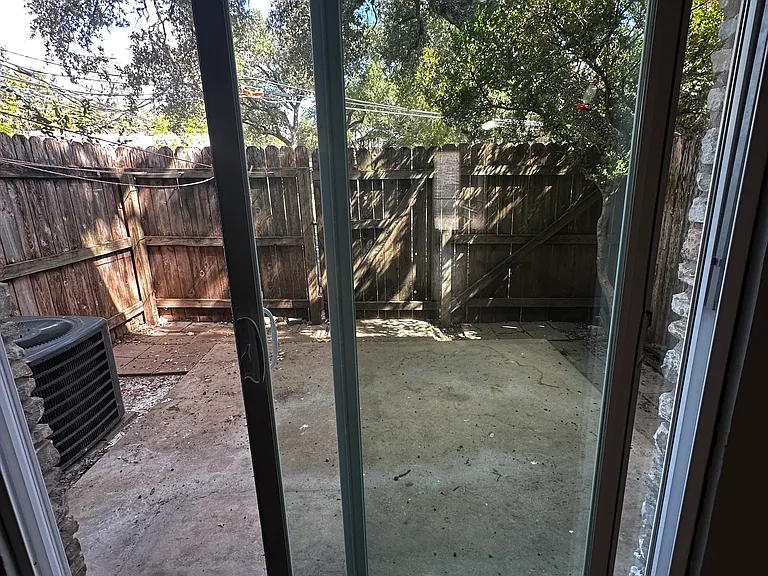 Craddock Ave — Photo 14