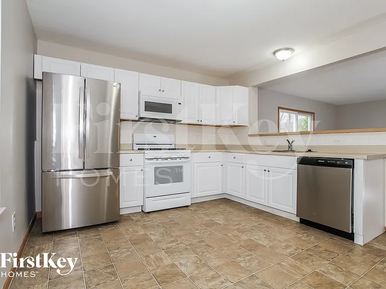330 Heftner Cir — Photo 5