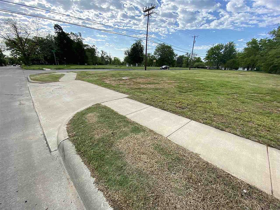 2nd image of 1644 Pine Bluff St