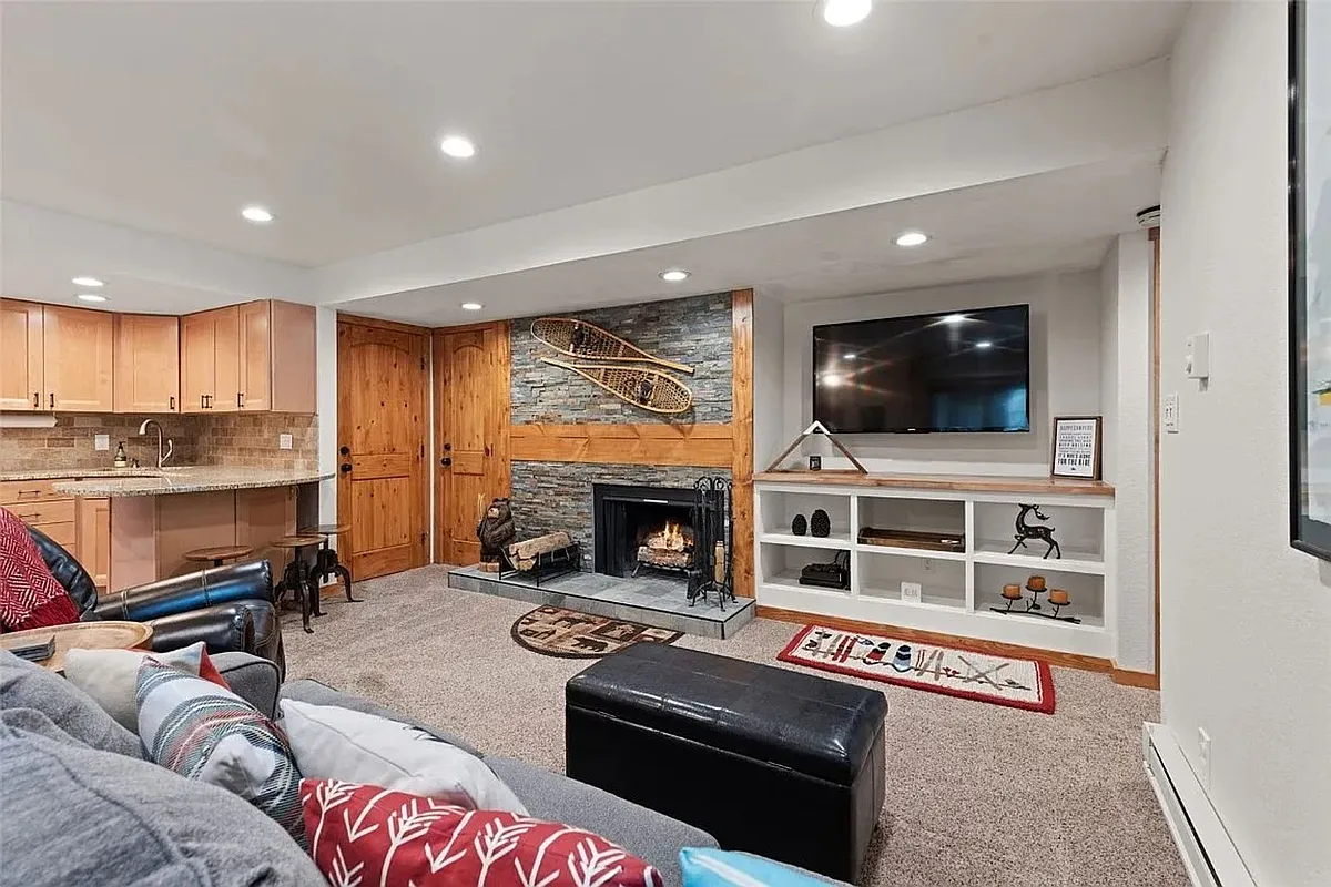 Building Photo - 433 Wild Irishman Rd #1039