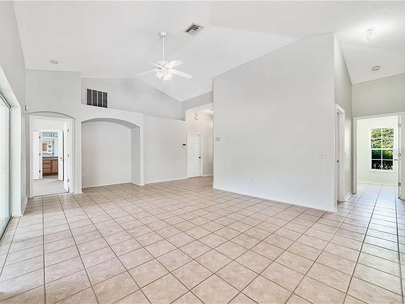 4th image of 1085 E 10th St