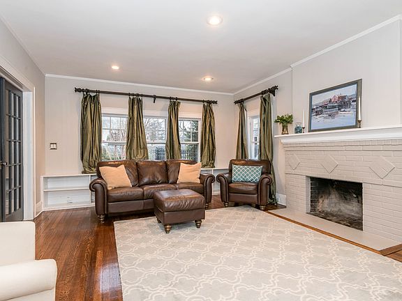 3rd image of 127 Abbott Dr