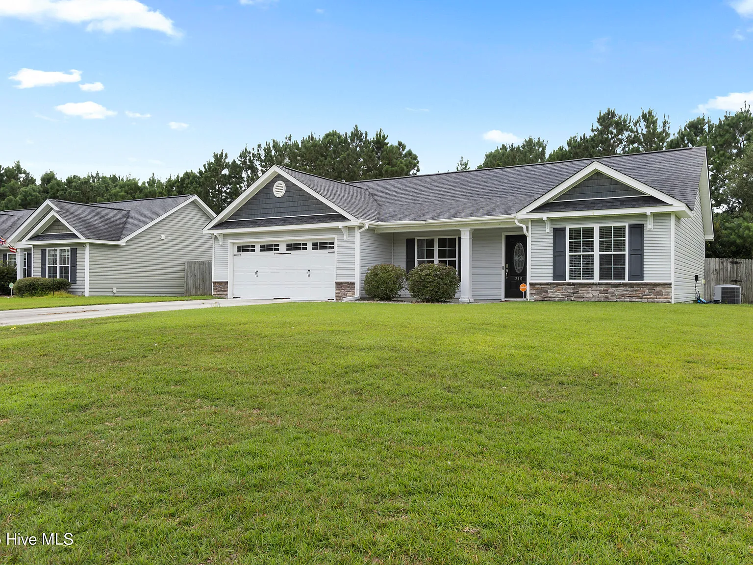 3 bed, 2.0 bath, $1,900 — Photo 2