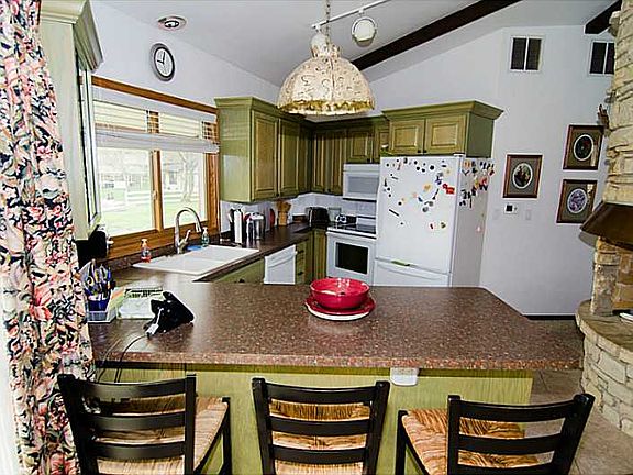 5th image of 21366 262nd St