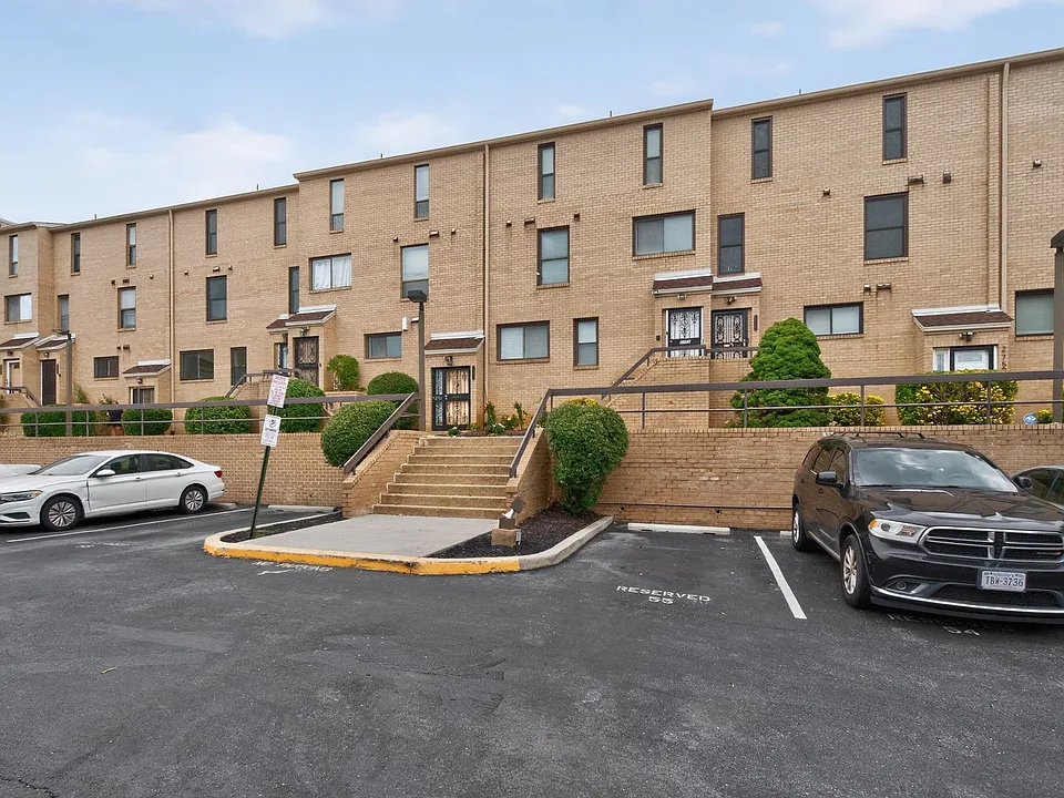 2747 31st Pl NE