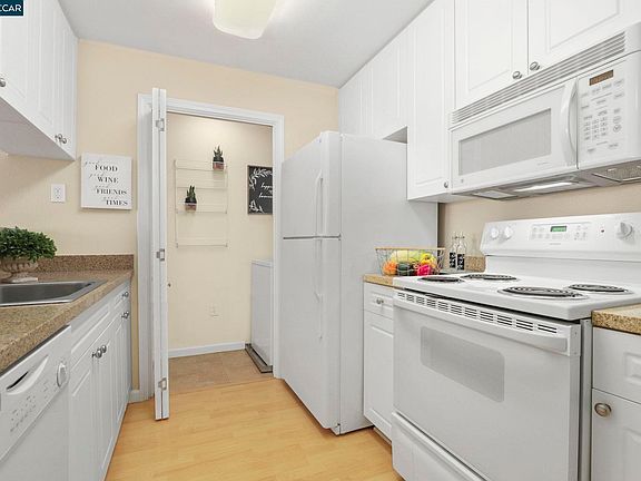 3rd image of 1331 Alma Ave