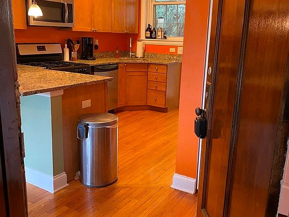 2nd image of 4646 N Winchester Ave #3