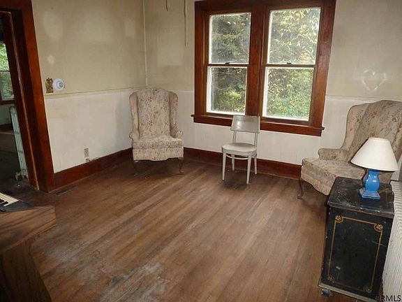 3rd image of 4084 Jockey St