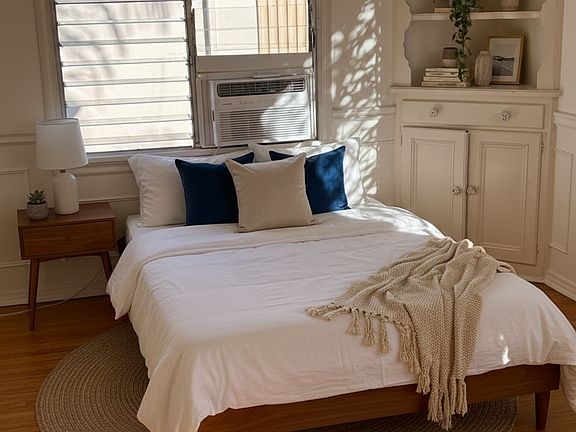 4th image of 443 S Norton Ave #447