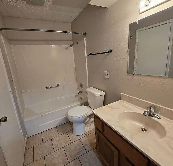 1240 Sampson St — Photo 13