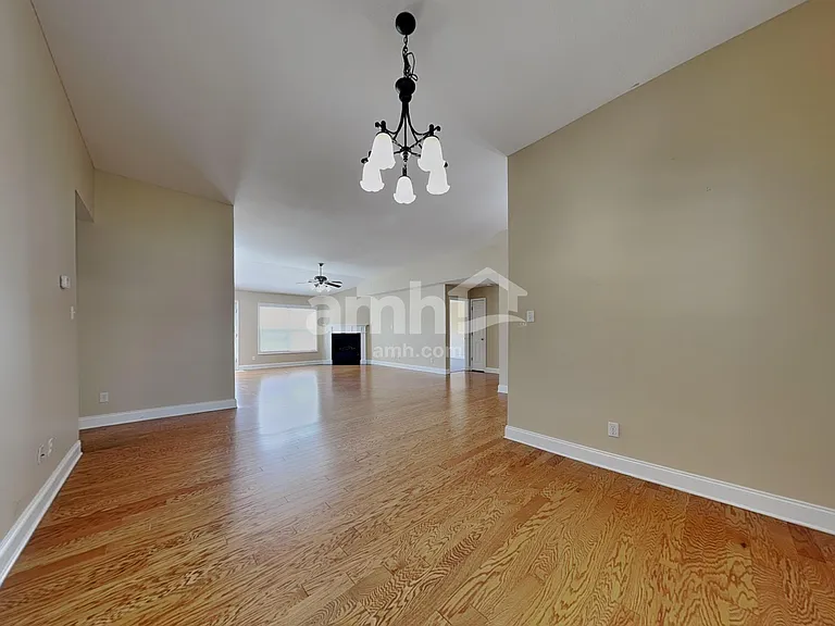 1061 Saint Johns Dr — Photo 5