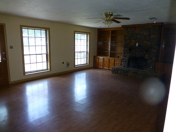 4th image of 9029 Lone Oak Dr