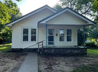 705 N Clay St, Nevada, MO 64772