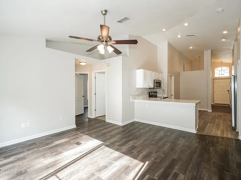6410 Buckhead Ct — Photo 8