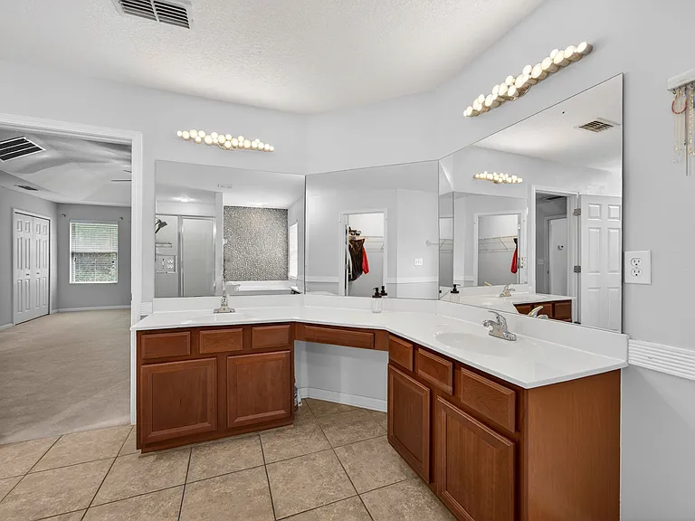 112 Kildrummy Ct — Photo 33