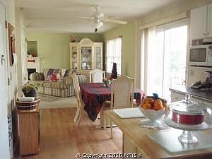 4th image of 904 Petinot Pl