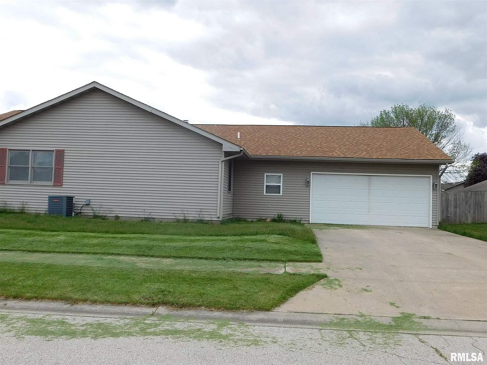 2nd image of 829 Whispering Pines Dr