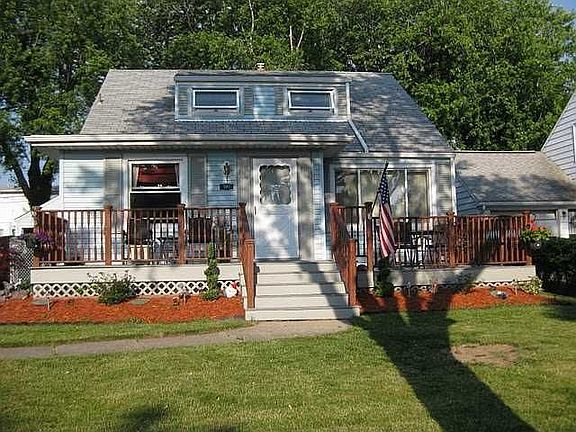 2nd image of 595 Cornwall Ave