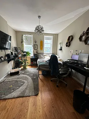 Rented by Aron Fried, LREB | media 10