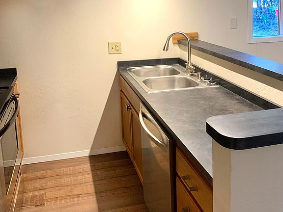 5th image of 2310 Benton Ave