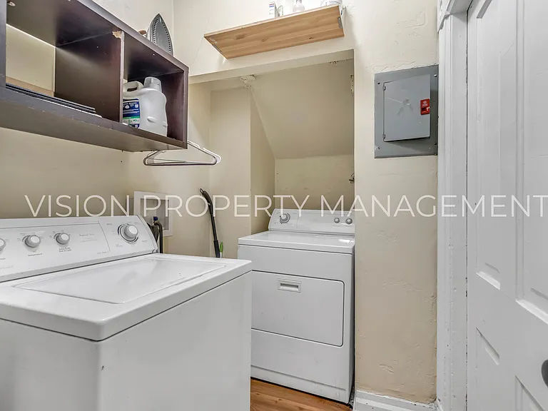 1040 E 200 S — Photo 23