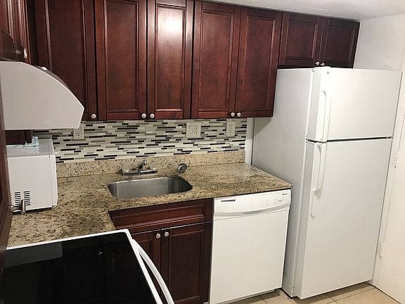 2nd image of 16030 NE 19th Ct APT 207