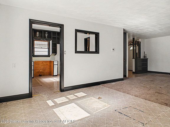 5th image of 145 W Oak St