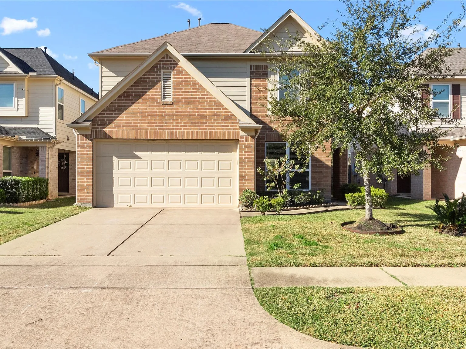 5 bed, 3.0 bath, 2500 sqft, $2,650 — Photo 1