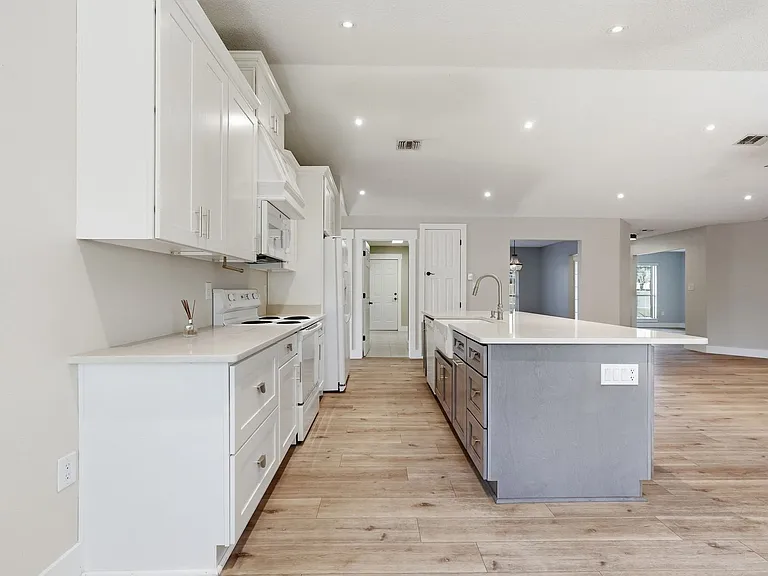 4881 Traxx St — Photo 22