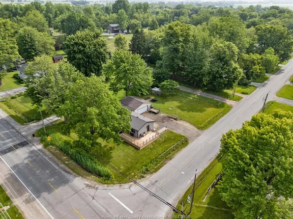 8650 Malden Rd, Lasalle, ON N9J 2V7