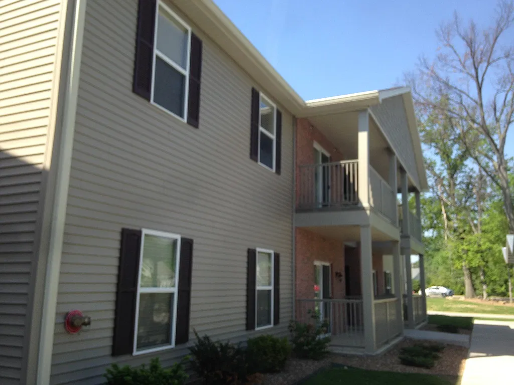 Weinbach Manor Apartments — Photo 2