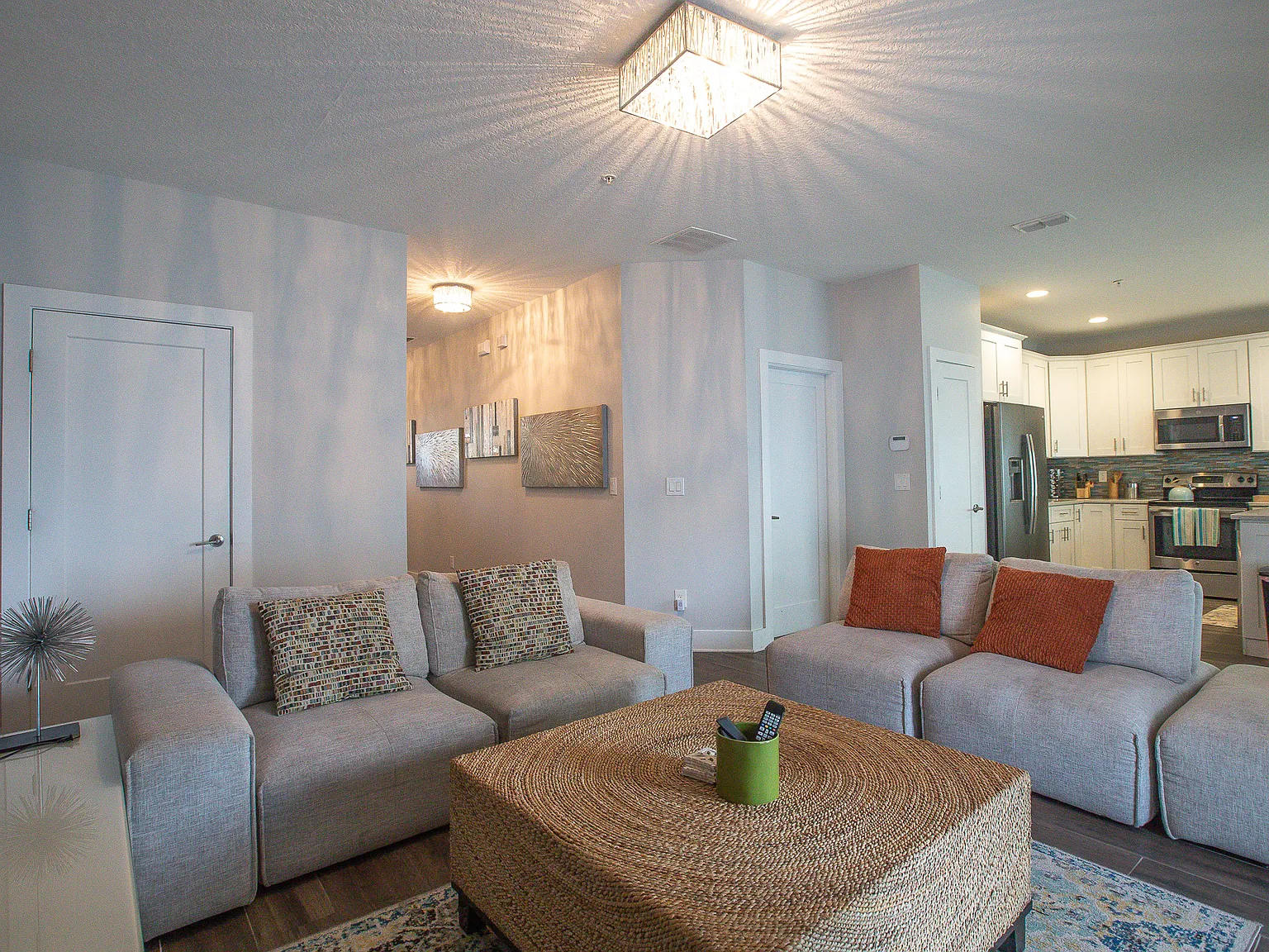 4 bed, 2.5 bath, 1314 sqft, $4,795 — Photo 2