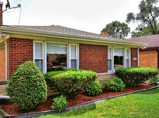 8723 E Prairie Rd, Skokie, IL 60076