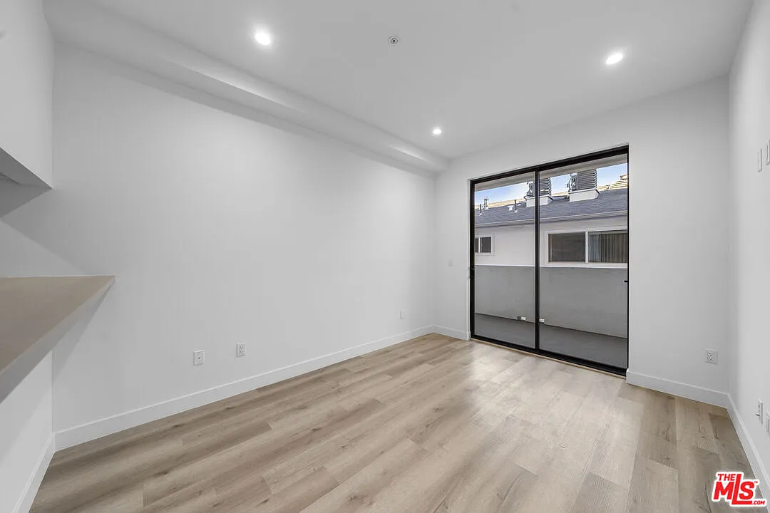 5612 Lexington Ave — Photo 4