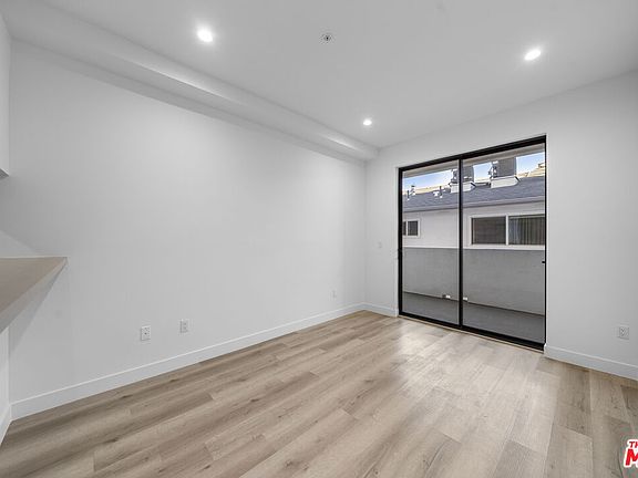 4th image of 5612 Lexington Ave #203