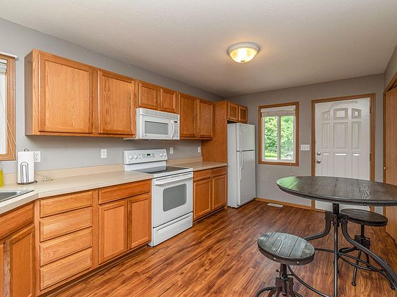 2nd image of 3414 Emerald Dr #1