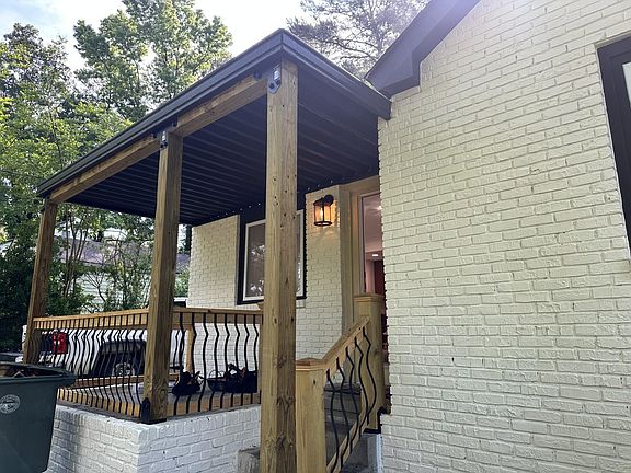 2nd image of 1532 Lillian Ln